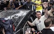 Fotografía de archivo del 25 de octubre de 2026 del excandidato a la presidencia Flavio Bolsonaro saludando a sus seguidores en Río de Janeiro (Brasil).