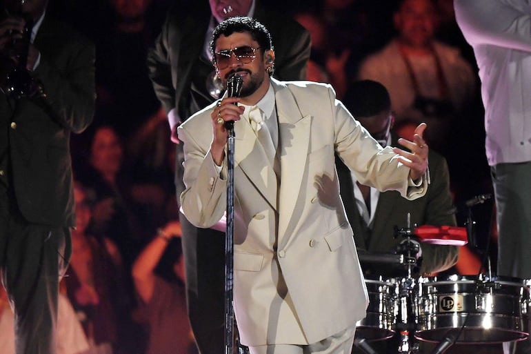 Bad Bunny actúa en Medellín, Colombia, en el  marco de su gira "Debi tirar mas fotos".