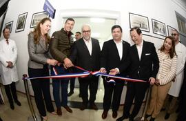 Santiago Peña inaugura tres nuevos tomógrafos para todo el sistema público de salud.