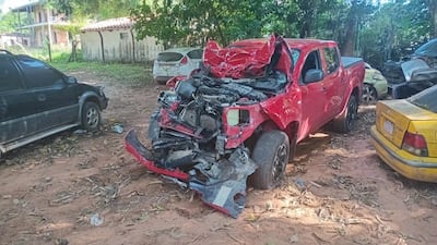 La camioneta Nissan Tipo Frontier que atropelló a varias motocicletas en la madrugada de este jueves. 
