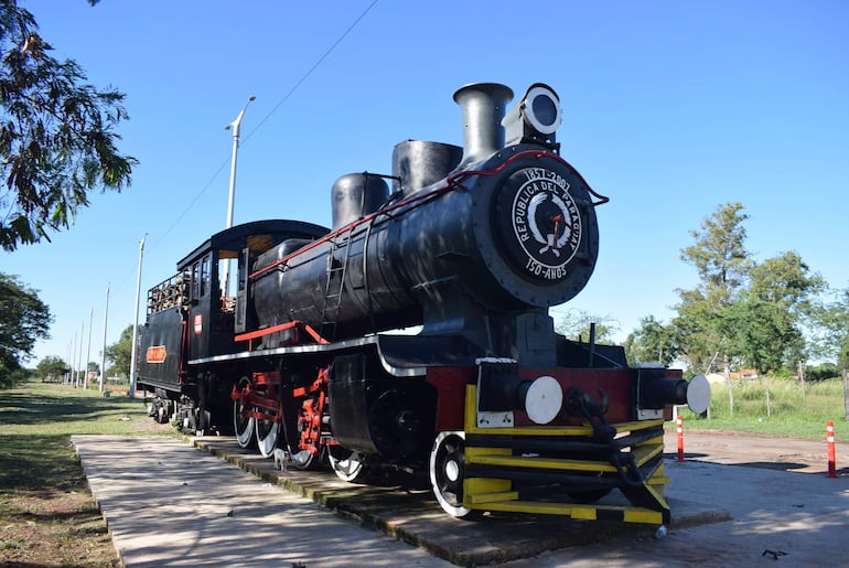 Una antigua locomotora forma parte de los atractivos de la ex estación ferroviaria de Paraguarí.