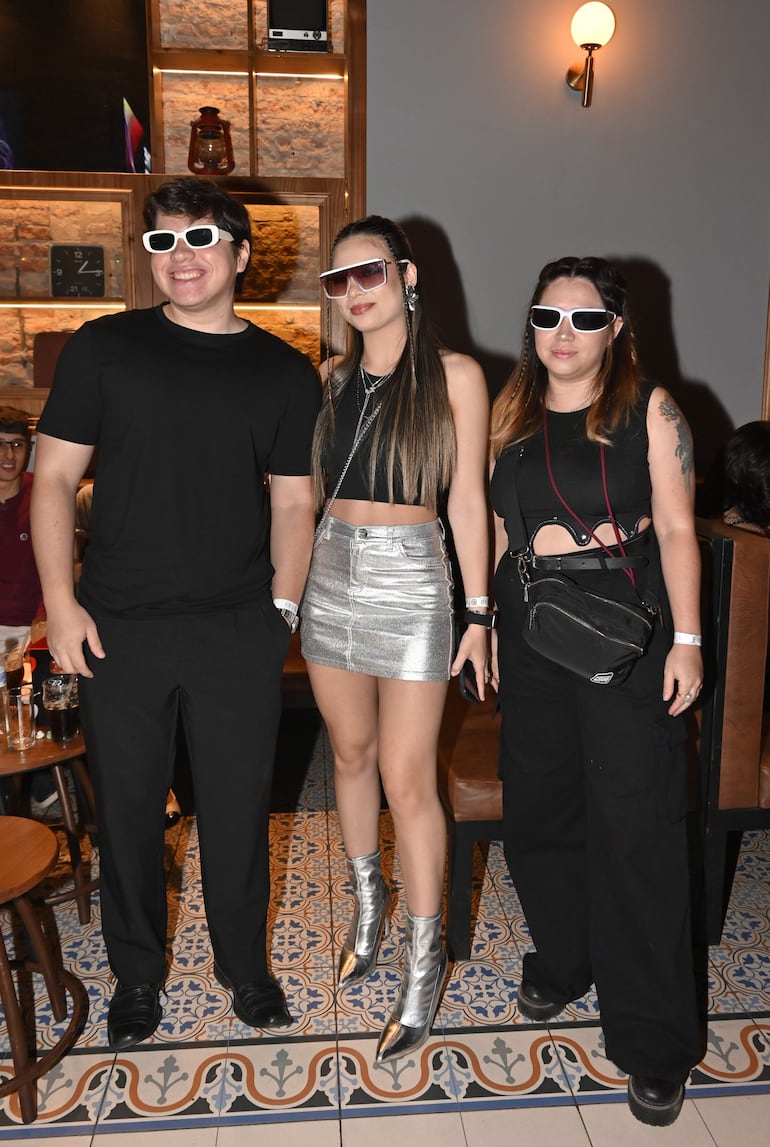 José Guerrero, Xenia Espínola y Nadia Fernández. 