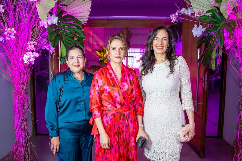  Alicia Pomata, Lea Giménez y Claudia Centrurión.