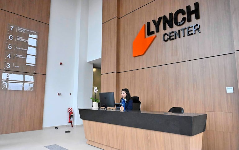 Recepción de Lynch Center, el edificio corporativo que fue desarrollado por Inmobiliaria del Este.