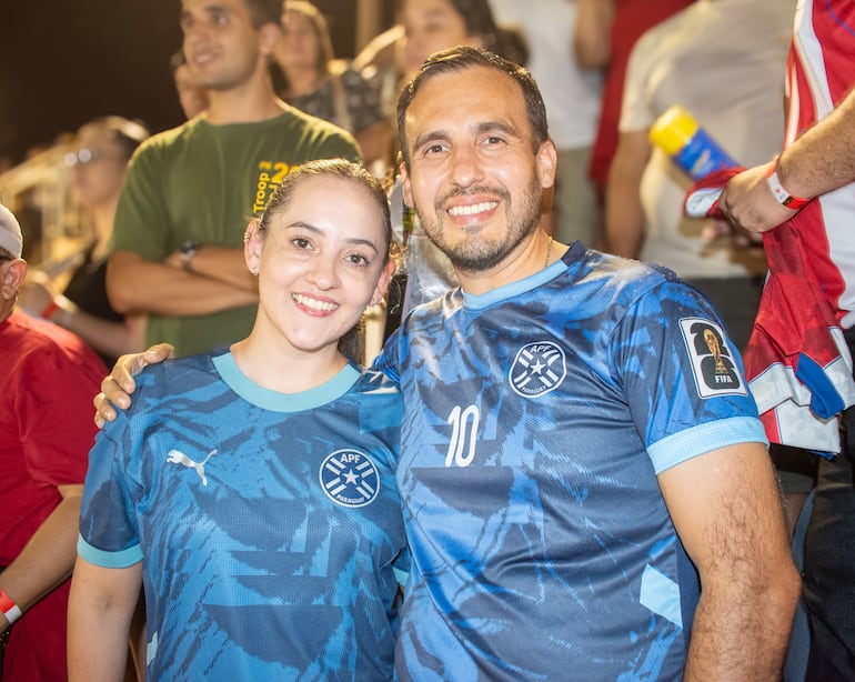 Claudia Ferreira junto con Leandro López.