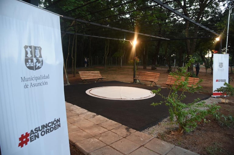 Fotografías de la inauguración de las obras de hermoseamiento de la plaza Celsa Speratti en 2021.