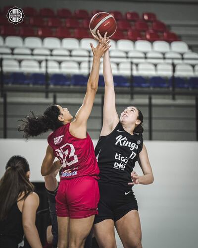 Félix Pérez comanda en femenino, seguido por Olimpia Queens.