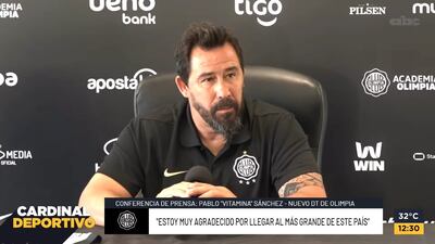 El argentino Pablo Vitamina Sánchez durante la presentación como entrenador de Olimpia en la Villa Olimpia, en Fernando de la Mora, Paraguay.