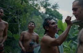 El actor español Pedro Alonso, conocido por haber interpretado a Berlín en "La Casa de Papel", explora rituales indígenas en una nueva serie documental.