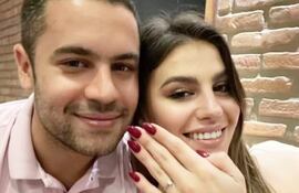 Montserrat Alliana Encina anunció su compromiso matrimonial y no se mostró avergonzada por sus escandalosos beneficios.