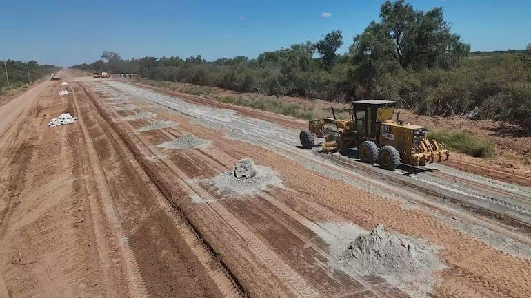 Trabajo de pavimentacion de la ruta bioceanica