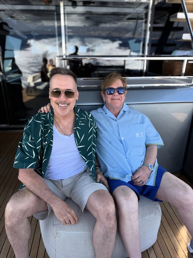 Elton John y su esposo David Furnish, "su roca". (Instagram/Elton John)