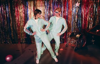 Domhnall Gleeson y Taylor Swift en una imagen del vídeo "Opalite".