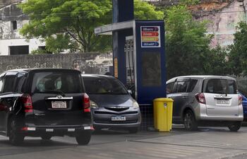 La suba del precio de los combustible ya fue de G. 1.800 en todo el 2021.