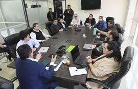 El Viceministerio de Transporte convocó ayer a los gremios del sector a una reunión, que duró más de dos horas.