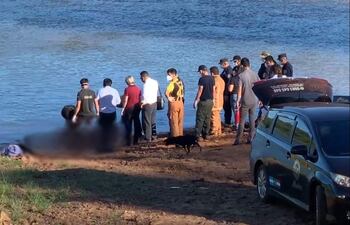 Los cuerpos de las tres niñas y su padre fueron hallados en el río Paraná, en Mayor Otaño, Itapúa, el viernes pasado. La tragedia que dejó a tres niñas muertas a manos de su propio padre la semana pasada involucra a diversas instituciones y procesos. Era la primera vez que pasarían el fin de semana con el progenitor, un encuentro que terminó en desenlace fatal. En esta nota, se presenta una cronología de los pedidos y gestiones para permitir que las niñas estuvieran con su padre.