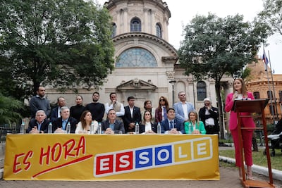 AME5094. ASUNCIÓN (PARAGUAY), 25/05/2026.- La aspirante opositora a la Municipalidad de Asunción, Soledad Núñez (d), dijo durante una rueda de prensa este lunes que mantiene "conversaciones" con el Tribunal Superior de Justicia Electoral (TSJE) para certificar que haya garantías y transparencia en los comicios locales del 4 de octubre, en Asunción (Paraguay). EFE/ Juan Pablo Pino