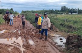 Pobladores del Asentamiento Martín Rolón piden caminos de todo tiempo.