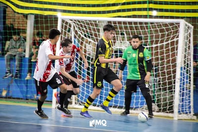 12 de Junio y Atenas en el torneo local, la Copa de Oro, en su último juego de esta semana. Ahora representarán a Paraguay, en el Sudamericano que se inicia este martes, en Sol de América.