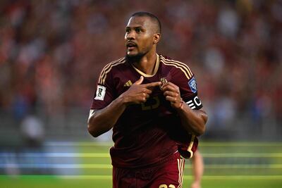 Salomón Rondón, autor del segundo gol de Venezuela, que venció 2-0 a Bolivia y sigue soñando.