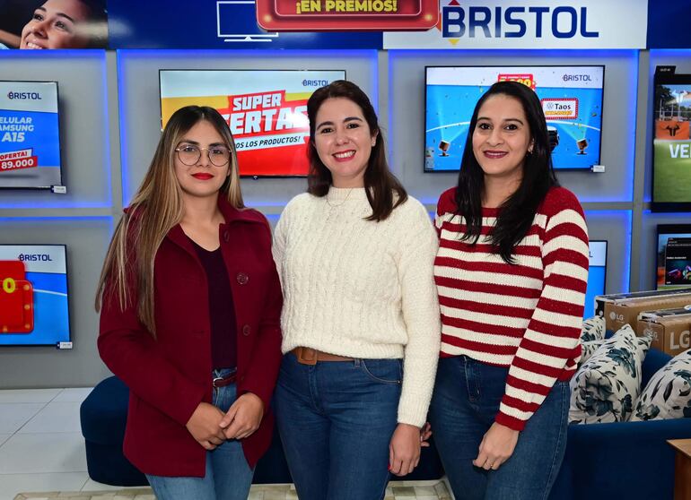 Angelica Delgado, Cristina Cabral y Pamela Figueredo.