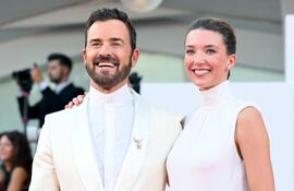 El actor Justin Theroux se casó con Nicole Brydon Bloom.