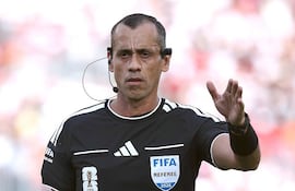 Juan Gabriel Benítez Mareco (43 años) dirigirá esta noche el partido entre Estudiantes de La Plata y Flamengo, por la Copa Libertadores.