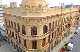 Fachada del Ministerio de Economía y Finanzas.