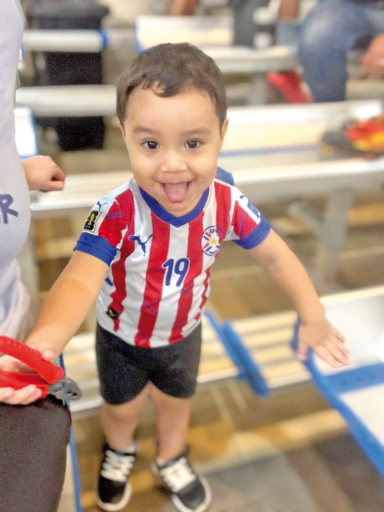 Mauricio Duarte Recalde. Corazón y garra guaraní desde pequeñito. ¡Arriba Paraguay!