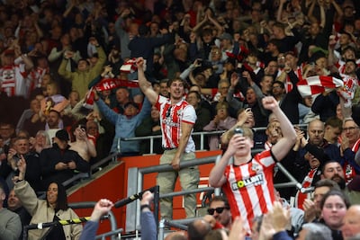 Festejo de hinchas del Southampton por el paso a la final del repechaje por un lugar en la Premier League. El club fue sancionado por espiar al rival, Middlesbrough.