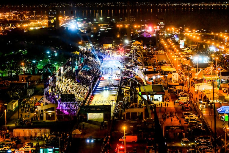 La imagen que recorrió el mundo, en ocasión de la largada simbólica del WRC Rally del Paraguay 2025.