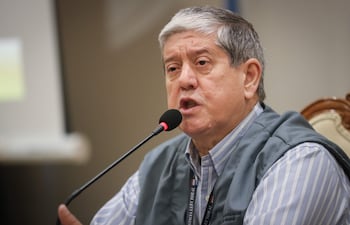 AME7479. ASUNCIÓN (PARAGUAY), 05/05/2023.- El director de Procesos Electorales del Tribunal Superior de Justicia Electoral (TSJE), Carlos María Ljubetic, habla hoy durante una conferencia de prensa en Asunción (Paraguay). La Comisión Especial para la Implementación de Tecnología para el Sistema de Votación y Escrutinio del Tribunal Superior de Justicia Electoral (TSJE) explica en una conferencia de prensa el manejo de las actas de votación. EFE/ Raúl Martínez