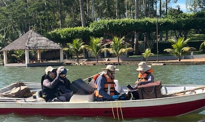 Los técnicos recorren para la toma de muestras en varios puntos de Hernandarias y Ciudad del Este.