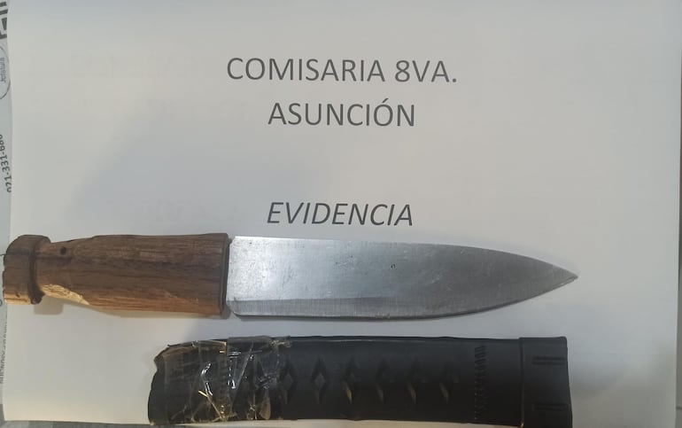 El arma blanca incautada en poder del detenido.