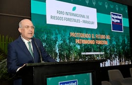 El presidente de Seguridad Seguros, el Lic. Manuel Fronciani, durante la apertura del Foro Internacional de Riesgos Forestales – Paraguay.