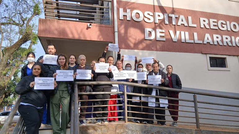 Médicos se adhieren a la huelga nacional en el Hospital Regional de Villarrica.