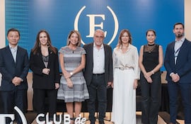 José Alberto “Pepe” Zuccardi (centro) junto a miembros del Club de Ejecutivos del Paraguay.