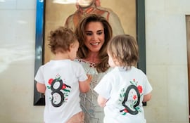 La reina Rania de Jordania con sus nietas Iman y Amina. (Instagram/Queen Rania)