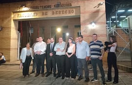 Estudiantes del séptimo semestre, segunda sección del turno noche, denunciaron públicamente una presunta injerencia del profesor Juan Carlos Duarte durante la eleccion de delegados.