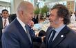 El presidente de Argentina, Javier Milei, y el presidente de Estados Unidos, Joe Biden, se saludaron