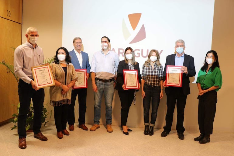 En 2021 FRIGOCHACO recibió los certificados de la Marca País en sus 4 marcas: FRIGOCHACO, Don Pepe, Fernheim Natural Beef y Pampa.Gold.