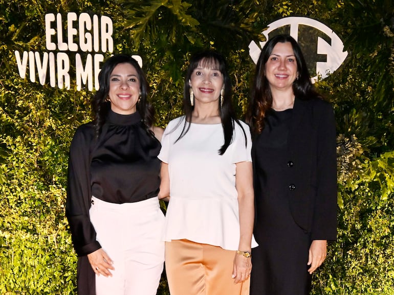 Dra. Ana Iris Ramírez Benítez, especialista en Endocrinología y Diabetes, presidenta de la Sociedad Paraguaya de Endocrinología y Metabolismo, Dra. Rosa Vega, doctora en Medicina y Cirugía de la UNA, médica endocrinóloga del Hospital IPS Ingavi, y Dra. Ana de Hollanda, especialista en Endocrinología y Nutrición, afincada en Barcelona, España.