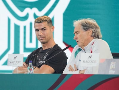 El delantero y capitán de Portugal, Cristiano Ronaldo en la conferencia de prensa junto al entrenador luso, Jorge Jesus.