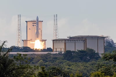 Despegue del cohete lanzador de satélites Ariane 6 de la Agencia Espacial Europea (ESA) desde su plataforma de lanzamiento, en el Centro Espacial Guayanés en Kourou, Guayana Francesa, el 9 de julio de 2024.