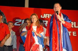 En 2006, Javier Zacarías Irún era reelecto intendente de Ciudad del Este y su esposa, Sandra McLeod de Zacarías, asumía como concejala. En sus DD.JJ. aparecen préstamos de dinero.