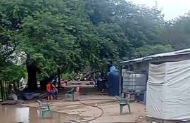 Varias viviendas se vieron afectadas por el desborde del Pilcomayo.