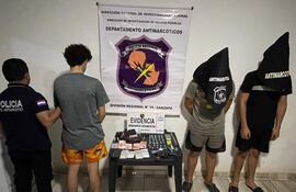 Los detenidos con las evidencias se encuentran en la oficina regional de lucha contra el narcotráfico de la Policía Nacional.