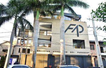 Fachada de la flamante sede de Futbolistas Asociados del Paraguay (FAP)