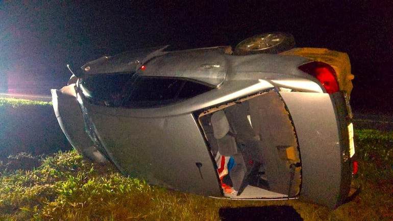 El conductor perdió el control del vehículo, lo que provocó que resultaran heridos él, su esposa y su hijo de 7 años.