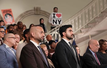 El alcalde de la ciudad de Nueva York, Zohran Mamdani, se prepara para anunciar en una conferencia de prensa —celebrada el 14 de septiembre de 2026 en dicha ciudad— que ha presentado una demanda contra la administración del presidente Donald Trump. Spencer Platt/Getty Images/AFP (Photo by SPENCER PLATT / GETTY IMAGES NORTH AMERICA / Getty Images via AFP)